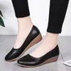 Mocassins femininos de salto baixo, novo estilo outono 2026, sola confortável, não cansa os pés, sapatos slip-on macios e versáteis