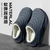 Novos sapatos de algodão impermeáveis de cobertura total para outono e inverno de 2026 para homens, forrados com fleece, quentes, com sola grossa, antiderrapantes, adequados para uso interno e externo, chinelos de algodão masculinos