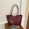 Bolsa tote grande capacidade minimalista estilo francês, nova coleção de outono, retrô e luxuosa, versátil e exala um ar de alta qualidade, perfeita como bolsa de ombro ou carregada sob o braço