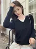 Tejido de hilo de núcleo Botones con sentido del diseño Cuello en V Tejido de punto de dos piezas falsas para mujer Otoño/Invierno Estilo perezoso Chic Suéter base