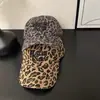 Matin kim Gorra Plana Estampado de Leopardo Estilo Retro Americano Gorra de Béisbol Camuflada con Protección Solar Sombrero de Ala Ancha con Letra Bordada