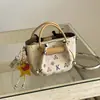 Bolsos populares para mujer transfronterizos este año: Nuevo bolso de cubo de mano súper popular para el otoño de 2026, bolso versátil de hombro y cruzado