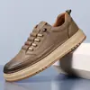 Outono 2026 Novos Sapatos Masculinos de Couro Macio Transfronteiriços Solado Macio Tendência Versátil Diário Casual Sapatos de Couro Tênis Atacado