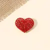 Versión Coreana de Broche Romántico Rojo de Amor con Pedrería Dulce de Niña Corazón Lleno de Diamantes Broche de Corazón de Melocotón Joyería Versátil Venta al por Mayor