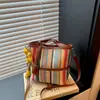 Bolso Tejido de Paja de Moda Transfronterizo para Mujer 2026 Nuevo Estilo Bolso Cruzado Tejido para Vacaciones en la Playa Bolso Cubo Versátil para Hombro o Axila