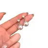 Brincos de Zircônia Cintilante e Pérola Estilo Zhao Lusi para Mulheres, Brincos Versáteis de Nicho de Alto Padrão, Joia de Orelha Elegante e Versátil