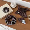 Scrunchie xadrez marrom e bege estilo coreano, lenço quadrado, botão em formato de coração, elástico de cabelo estilo preppy retrô, presilha de cabelo e acessórios de cabelo