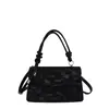 Bolso de mujer de nicho nuevo con un diseño único, bolso cuadrado pequeño con un toque retro, bolso de hombro, bolso de axila, bolso de mano simple