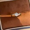Anillo Clásico de Cuatro Garras Berlinés Carta de Amor para Mujer, Lujo Ligero Ocho Corazones y Ocho Flechas Color D, Diseño de Nicho con un Toque de Alta Gama, Estilo Xiaohongshu