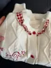 Cardigã de Tricô com Botão de Coração Bordado em Laço Doce Estilo Francês para Mulheres, Nova Moda Primavera e Outono Casaco Macio e Aconchegante para Mulheres