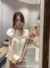Ruoxin 26 Moda Verão Elegante Doce Estilo Manga Bufante Pequena Blusa Top com Renda 3D