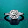 Anillo de Plata de Ley 925 Simple con Diamante Moissanita para Mujer Transfronterizo Transmisión en Vivo Lujo Ligero Moissanita Anillo Elegante Venta al por Mayor de Fábrica