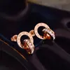 Colar com Anel Duplo e Números Romanos Galvanizado em Aço Titânio All-Over Ouro 18K Corrente de Clavícula em Aço Titânio Luxo Acessível Nicho Preço de Fábrica