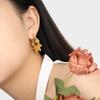 Aretes Transfronterizos de Nuevo Nicho con Temperamento Simple de Línea Torcida de Primavera Moda Personalidad Combinan con Todo Chapados en Oro Acero de Titanio