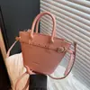 Las Bolsas Pequeñas Populares de Este Año para Mujeres en Otoño e Invierno 2025 Nuevo Bolso de Hombro Cruzado Retro Estilo Coreano Bolso Bandolera Bolso Cubo
