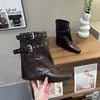 Botas de Cano Curto Ocidentais com Fivela Quadrada Estilo Coreano para Mulheres 2026 Inverno Novo Retro Aumentadoras de Altura Emagrecedoras