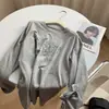 Camiseta de Manga Larga con Estampado de Diseño Pintado a Mano para Mujer Primavera 2026, Nueva Camisa Base Holgada Retro para Primavera y Otoño