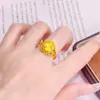 Anillo Grande de Flor Chapado en Oro de Latón, Diseño de Nicho, Anillo de Flor de Boda Estilo Retro de Lujo Ligero para Mujer, Joyería para Boda
