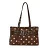 Bolso de mano grande de gamuza con lunares para mujer, nicho de principios de otoño, simple, diario, para ir al trabajo, versátil, de hombro, para llevar bajo el brazo