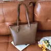 Nova bolsa feminina transfronteiriça, bolsa versátil de grande capacidade para o dia a dia, bolsa tote nicho estilo coreano, bolsa de ombro de alta qualidade