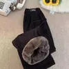 Pantalones de pierna ancha de lana de cordero engrosada para hombres y mujeres, pantalones de algodón con forro polar de otoño para uso en exteriores, pantalones rectos de pana cálidos al por mayor