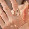 Anillo abierto ovalado retorcido geométrico adornado con circonita, sensación de nicho de alta gama, joyería exquisita de lujo ligero estilo palacio