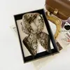 Pañuelo cuadrado marrón estilo Maillard para mujer, nuevo modelo otoño 2026, elegante y versátil, se puede usar como accesorio decorativo para el cabello o bufanda para el cuello, venta al por mayor