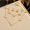 Elegante y Lujoso Set de Joyería de Mariposas de Alta Gama: Conjunto de Tres Piezas: Collar, Pulsera y Aretes con Diamantes de Colores Incrustados, Acero Inoxidable Chapado en Oro