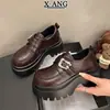 Mocassins de couro genuíno para mulheres, sapatos pequenos de couro estilo britânico, novos sapatos de sola grossa para aumentar a altura para mulheres baixinhas, outono de 2026