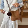 Nuevo modelo 2026, exquisito bolso cubo de moda coreana en gamuza, de un solo hombro cruzado, gran capacidad, tacto de terciopelo, otoño