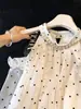 Blusa de Chiffon com Bolinhas, Decote Halter, Estilo Francês, Desejo Puro, Pérolas, para Mulheres com Senso de Design, Top de Bolinhas com Babados, Fora do Ombro A10855