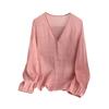 Foto Real de Camisa Top Rosa Fresca Elegante de Cuello en V Manga Larga Holgada Estilo Japonés Artístico de Otoño Nueva en Stock con Botones