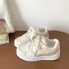 Tênis Doces Estilo Coreano para Meninas, Sapatos Casuais Brancos Primavera 2026, Leves e Versáteis Tênis de Treino Alemão Retrô