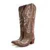 Novas Botas de Equitação de Couro Estrangeiro Tamanho Grande Bordadas Retro com Rebites Salto Grosso Botas Longas Botas de Cowboy Ocidentais