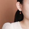 Joyería Yuebao Plata Esterlina S925 Chapado en Oro Cinabrio Redondo Cuelga Aretes Retro Versátil Elegante Nuevo Chinoiserie Aretes de Plata Aretes