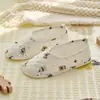 Sapatos para Tapete de Engatinhar Lidani Estilo Fino Outono e Inverno Confortáveis Chinelos de Algodão para Mulheres Chinelos Pós-parto com Salto Solado Macio Antiderrapante Respirável para Homens