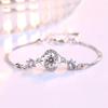 Pulsera de la Flor de la Hierba de la Suerte de Cuatro Hojas Plateada para Mujer Estilo Japonés y Coreano Pulsera de Temperamento Simple Regalo de San Valentín Cumpleaños Venta al por Mayor