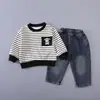 Conjunto de Ropa de Otoño para Niños 2026 Nuevo Estilo Coreano de Moda Conjunto de Dos Piezas de Rayas y Dibujos Animados de Manga Larga para Niños Tendencia
