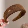 2026 Nuevo Estilo Diadema de Mujer Plisada de Ala Ancha Sensación de Alta Gama Cubre la Parte Superior del Cráneo Hace que la Cara se Vea Más Pequeña Cubre la Raya del Cabello Pinza para el Cabello Accesorio para el Cabello