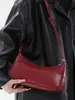 Bolso de axila estilo coreano nuevo 2026, con un diseño relajado, de color liso y minimalista, un bolso cuadrado pequeño moderno y único que se puede llevar como bolso de hombro o bolso cruzado