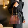 Bolsa de Corrente Grande Capacidade Estilo Coreano Bolsa Feminina 2025 Primavera Nova Retrô Lã Xadrez Balde Personalizada Ins Bolsa de Ombro