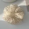 Moderna Liga para el Cabello en Color Café con Puntos, Chongo de Organza Accesorio para el Cabello para Mujeres, Elegante Liga para Chongo, Banda Elástica para el Cabello