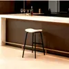 Bancos altos de bar modernos minimalistas com encostos de ferro, bancos altos para uso doméstico, bancos de bar de couro estilo luxo leve