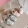 Tênis Esportivo Feminino 2026 Outono Novo Modelo Infantil Respirável de Malha Casual para Bebê Moda Confortável Corrida Tênis Tendência