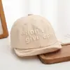 Gorra de béisbol de estilo coreano con bloques de color de colores frescos, gorra versátil con letras para protección solar para estudiantes en primavera y otoño
