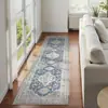 La alfombra bohemia de cachemir sintético de Amazon es resistente a la suciedad y fácil de mantener, adecuada para pasillos, antideslizante, lavable a máquina e ideal para usar junto a la cama en el dormitorio.