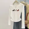 Novo produto de outono: camiseta feminina de algodão puro com mangas compridas, gola redonda e ombros retos, campeã de vendas, modelagem justa, estilosa e que rejuvenesce, peça básica
