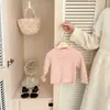 Nuevo suéter para bebé estilo coreano para niñas, camisa base elegante con cuello de encaje, versátil tejido de punto para otoño e invierno para bebés y niños pequeños