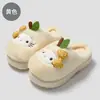 Chinelos de algodão com tema de gato de desenho animado para mulheres, chinelos internos de inverno, forro de pelúcia espesso para aquecimento, sola macia, antiderrapante e silencioso. Atacado disponível