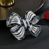 Elegante broche de lazo para mujer de alta gama, nuevo nicho de lujo ligero, PIN de alta calidad, accesorios para traje, corsage, suéter